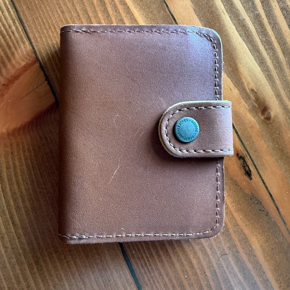 Portland Leather Brown and Tan Key & Card Holder - Picture 3 of 3